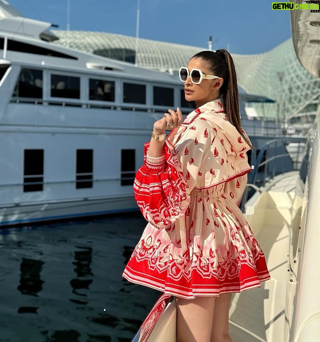 Raai Laxmi Instagram - Gratitude , Goals, Growing & Glowing .π§Ώπ¦πβ€οΈ
