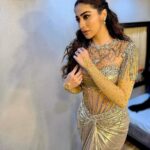 Raai Laxmi Instagram - There she glows in gold 💫💛 #kalaigner100 #FirstPerformanceOf2024 🧿 #eventnight #allaboutlastnight