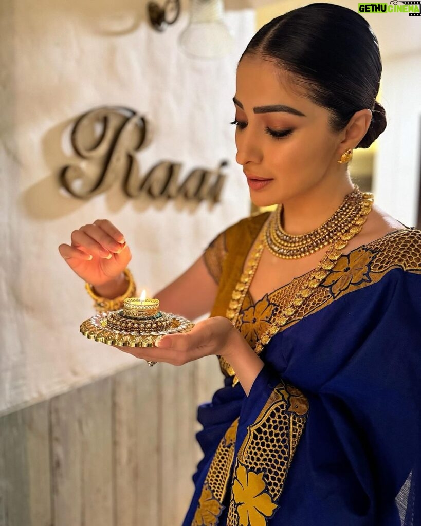 Raai Laxmi Instagram - Happy Diwali Lovely people 🪔💥 Let the light of clarity,joy and aliveness shine bright in your life 💫❤love and light 🪔God Bless u all 🫶❤🪔🧿