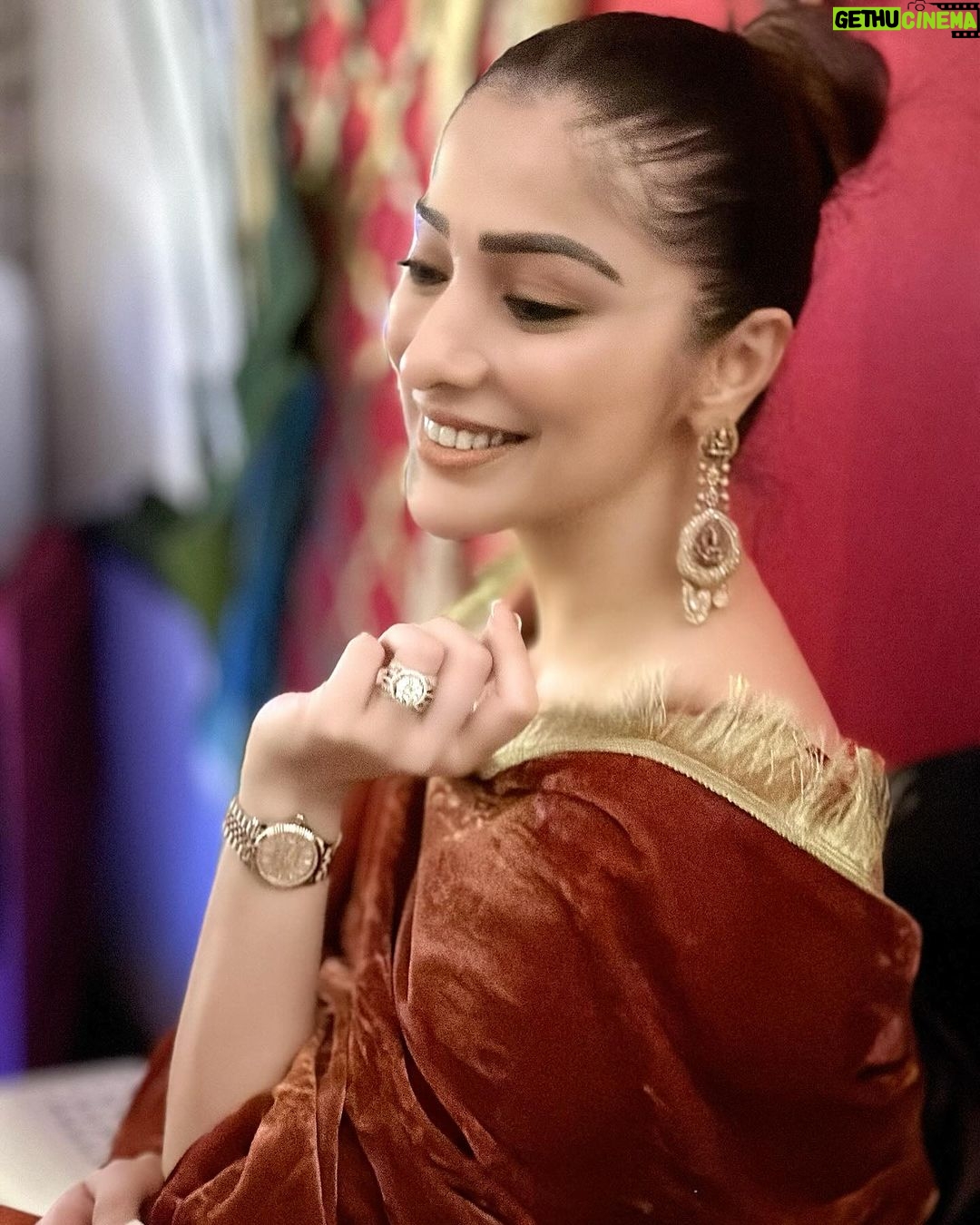 Raai Laxmi Instagram - Good vibes only 🧿❤️🫶💫 #diwali #festive ❤️