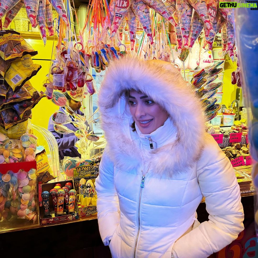 Raai Laxmi Instagram - This was a holly jolly year ❤️🧿 #2023 #WinterWonderland 🤩 #blessed #gratitude #thankful #winterwonderland #london #rides #welcoming2024 #christmasvibes #MuchLove❤️🎄❤️🎁🎅⭐️🧿 Winter-Wonderland