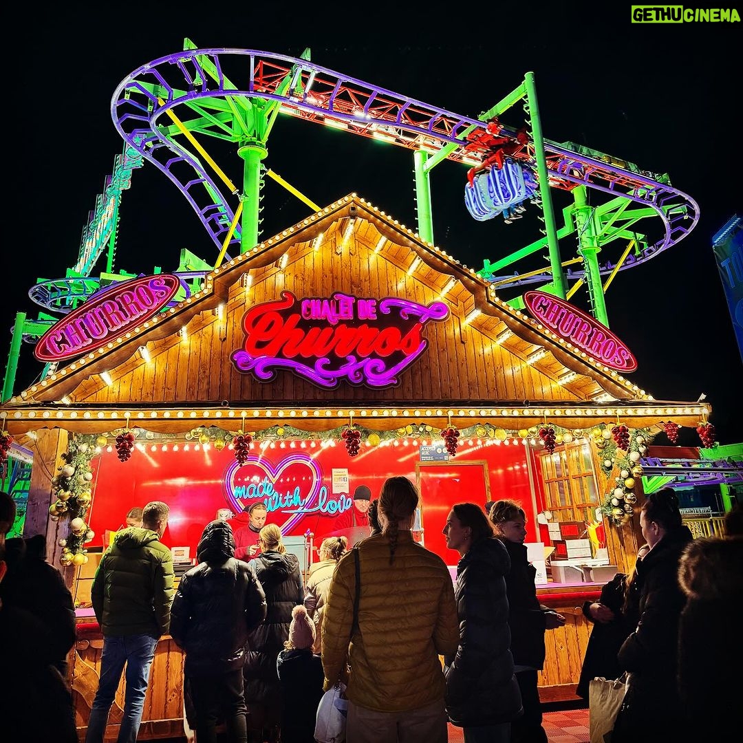 Raai Laxmi Instagram - This was a holly jolly year ❤️🧿 #2023 #WinterWonderland 🤩 #blessed #gratitude #thankful #winterwonderland #london #rides #welcoming2024 #christmasvibes #MuchLove❤️🎄❤️🎁🎅⭐️🧿 Winter-Wonderland