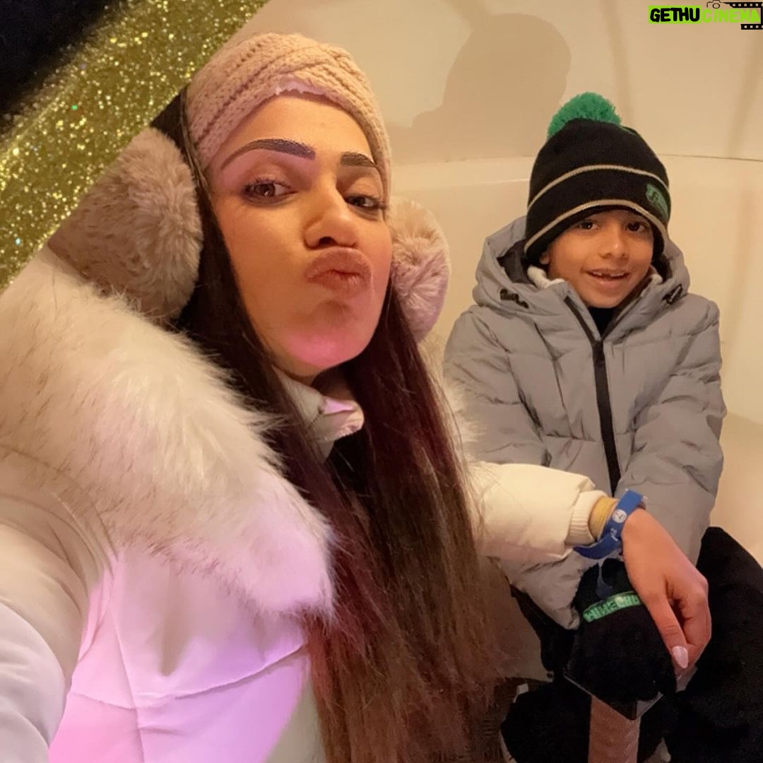 Raai Laxmi Instagram - This was a holly jolly year ❤️🧿 #2023 #WinterWonderland 🤩 #blessed #gratitude #thankful #winterwonderland #london #rides #welcoming2024 #christmasvibes #MuchLove❤️🎄❤️🎁🎅⭐️🧿 Winter-Wonderland