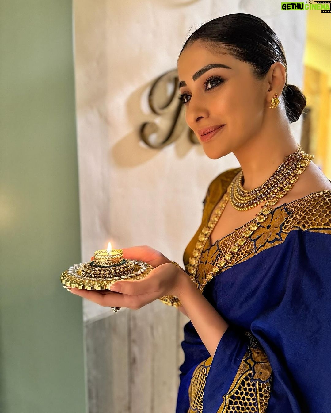 Raai Laxmi Instagram - Happy Diwali Lovely people 🪔💥 Let the light of clarity,joy and aliveness shine bright in your life 💫❤️love and light 🪔God Bless u all 🫶❤️🪔🧿