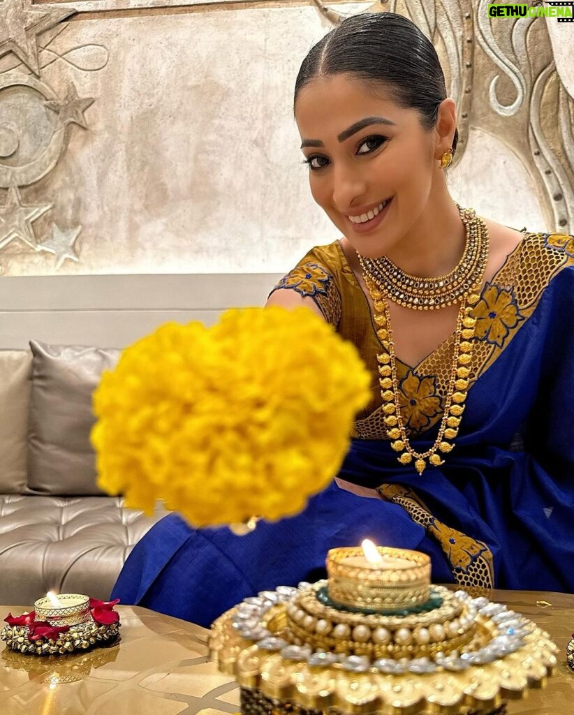 Raai Laxmi Instagram - Happy Diwali Lovely people 🪔💥 Let the light of clarity,joy and aliveness shine bright in your life 💫❤️love and light 🪔God Bless u all 🫶❤️🪔🧿