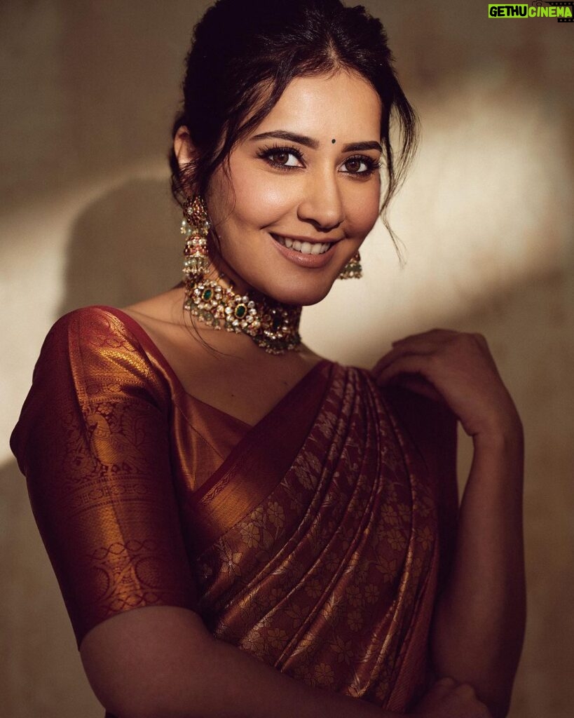 Raashi Khanna Instagram - In a world of trends, my heart belongs to sarees ♥️ #timeless Makeup @makeupbyshefali.s Hair @zoequiny.hair Jewelery @tritiyaa.jewellery 📸 @ishan.n.giri