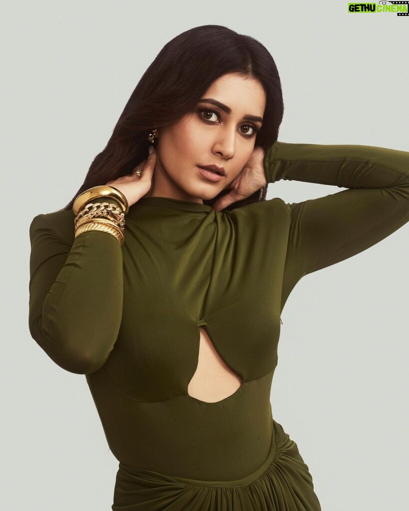 Raashi Khanna Instagram - Surrendering to the art of fashion, one look at a time.💫