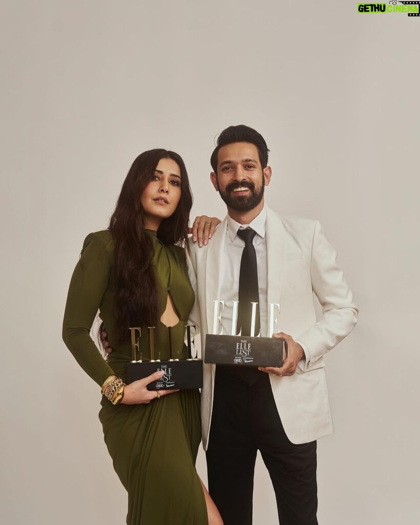 Raashi Khanna Instagram - Thankyou @elleindia for honouring me with the “Rising star of the year” award.! Here with the “Dynamic performer of the year..!” @vikrantmassey