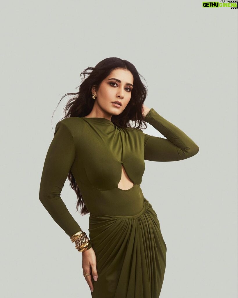 Raashi Khanna Instagram - Surrendering to the art of fashion, one look at a time.💫