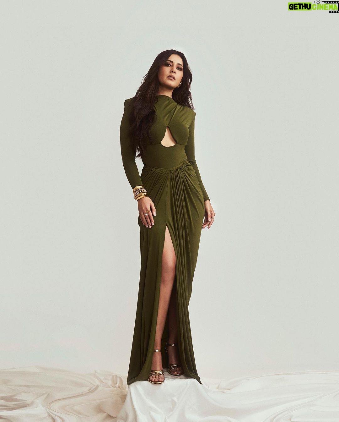 Raashi Khanna Instagram - Surrendering to the art of fashion, one look at a time.💫