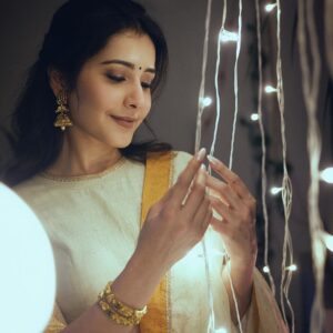 Raashi Khanna Instagram - May the radiant glow of the lights and diyas illuminate your life with love and warmth.! Wish you and your loved ones prosperity and happiness this Diwali..! 💫🪔