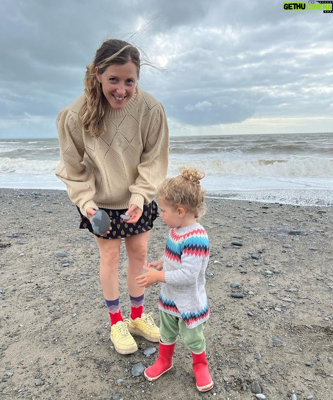 Rachel Atherton Instagram - ❤️🖤❤️ Arna turned 2 years old whilst in Fort William ❤️ I love you so much little girl, thanks for giving me life outside of racing bikes 🥰