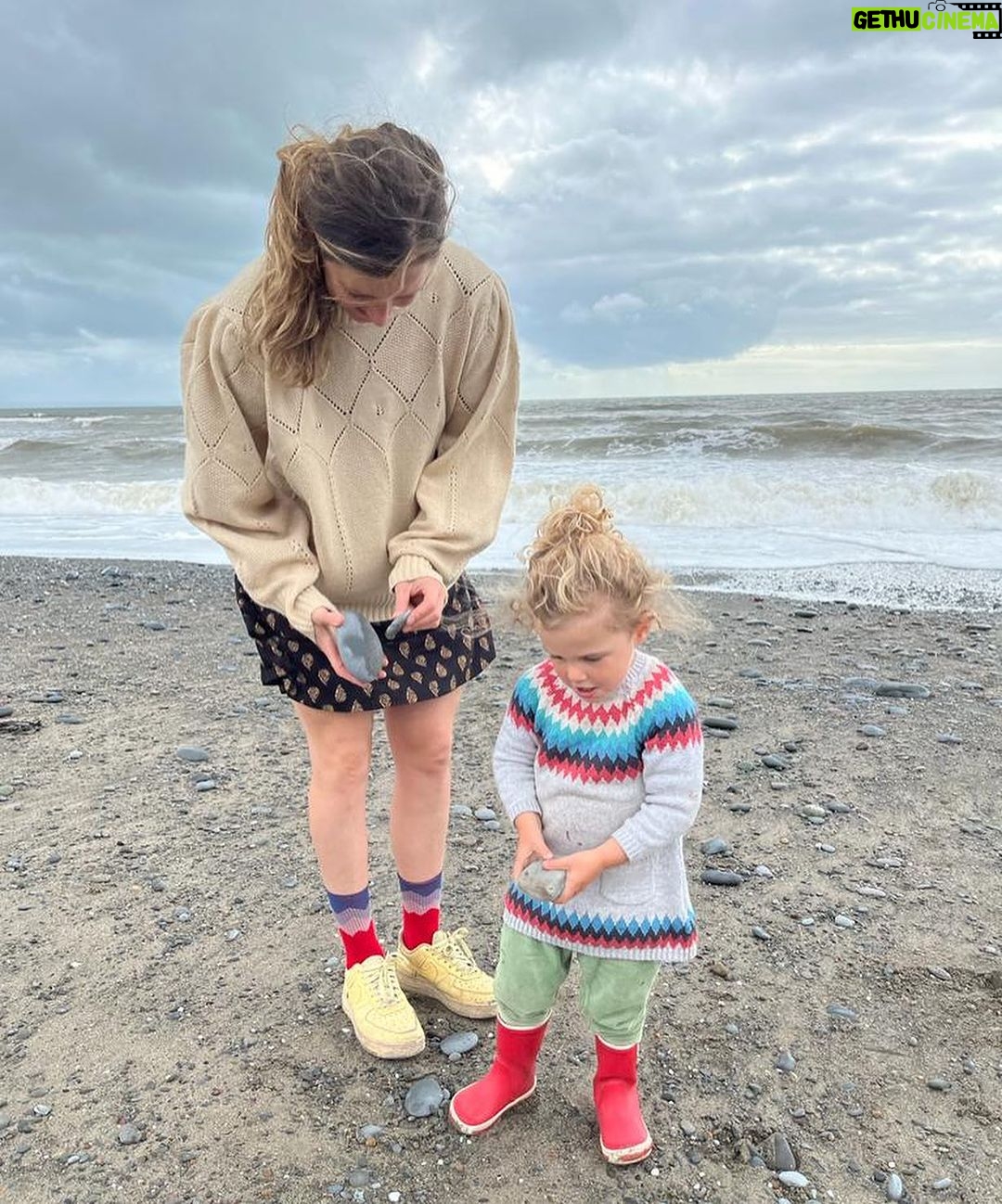 Rachel Atherton Instagram - ❤️🖤❤️ Arna turned 2 years old whilst in Fort William ❤️ I love you so much little girl, thanks for giving me life outside of racing bikes 🥰