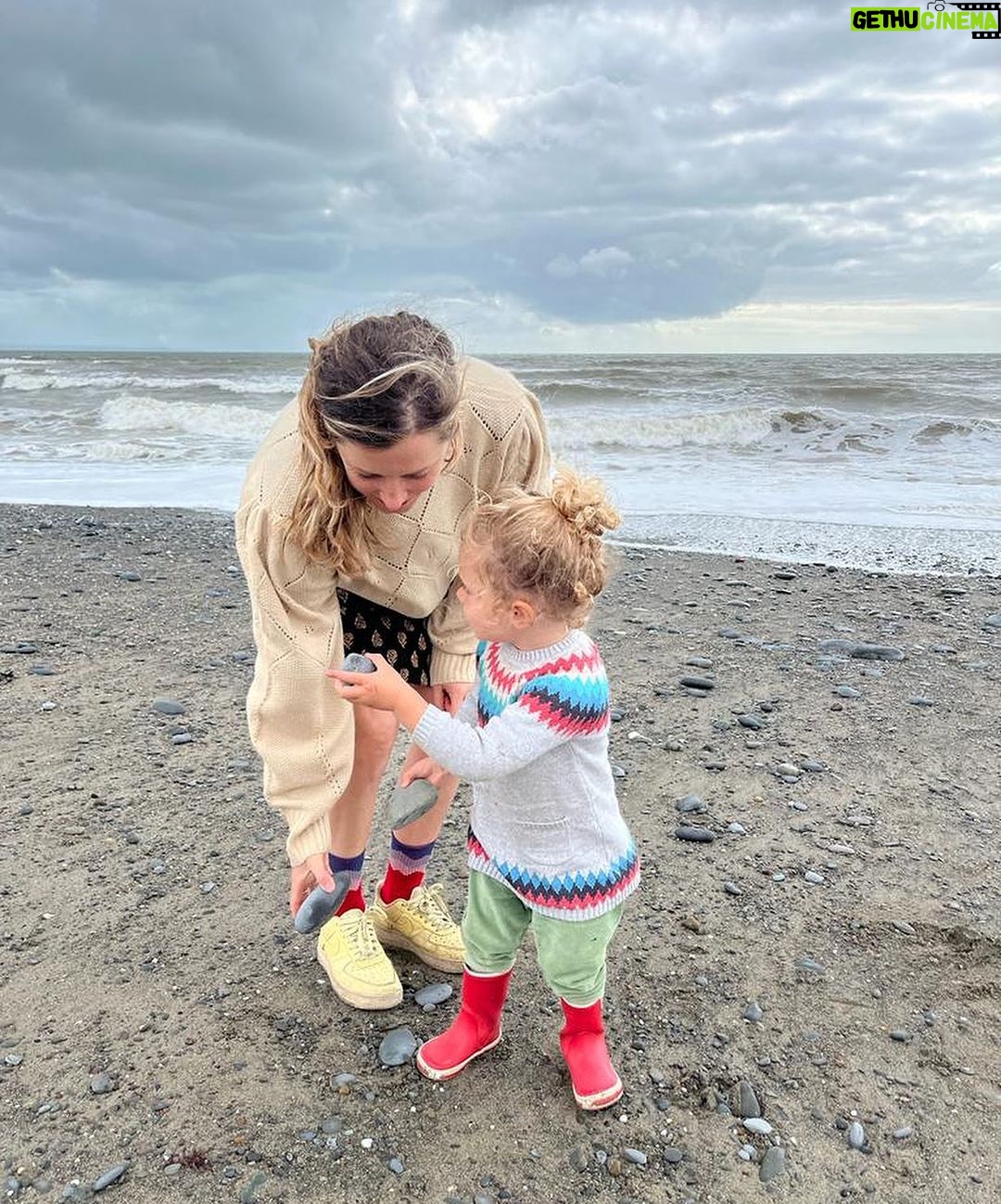 Rachel Atherton Instagram - ❤️🖤❤️ Arna turned 2 years old whilst in Fort William ❤️ I love you so much little girl, thanks for giving me life outside of racing bikes 🥰