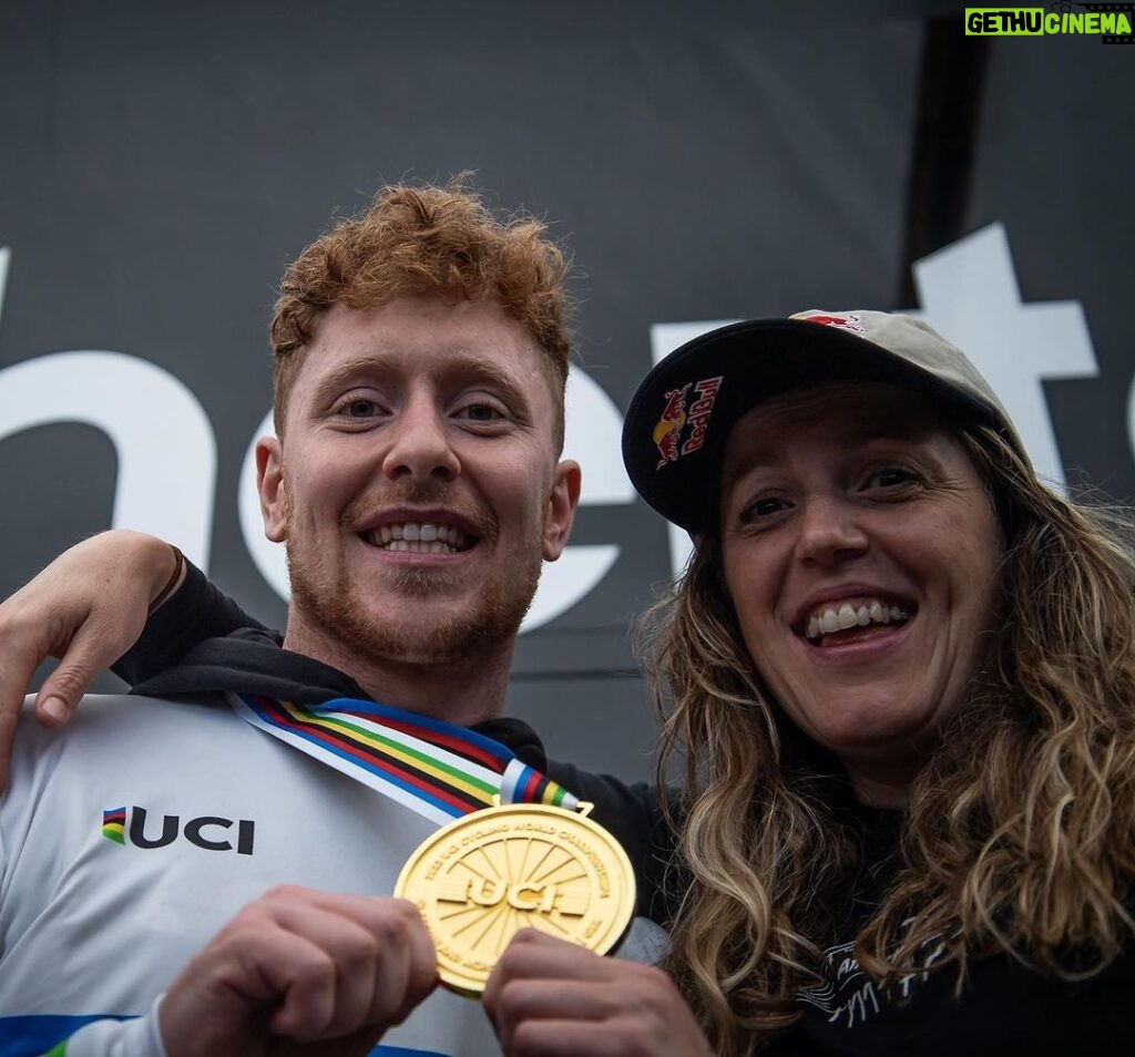 Rachel Atherton Instagram - @athertonbikes 1 & 2 🌈 Saying that will never get old!! A lot has happened in 4 years for Atherton Bikes!! 🤯🥳 More proof from the boys this weekend that these bikes are 🔥 and it means as much,if not more than any of my own wins ❤️🌈❤️ UCI World Championships