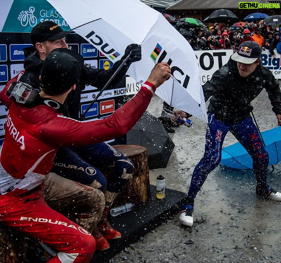Rachel Atherton Instagram - @athertonbikes 1 & 2 🌈 Saying that will never get old!! A lot has happened in 4 years for Atherton Bikes!! 🤯🥳 More proof from the boys this weekend that these bikes are 🔥 and it means as much,if not more than any of my own wins ❤️🌈❤️ UCI World Championships