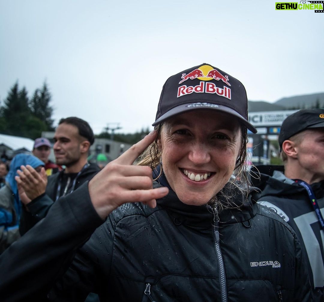 Rachel Atherton Instagram - @athertonbikes 1 & 2 🌈 Saying that will never get old!! A lot has happened in 4 years for Atherton Bikes!! 🤯🥳 More proof from the boys this weekend that these bikes are 🔥 and it means as much,if not more than any of my own wins ❤️🌈❤️ UCI World Championships