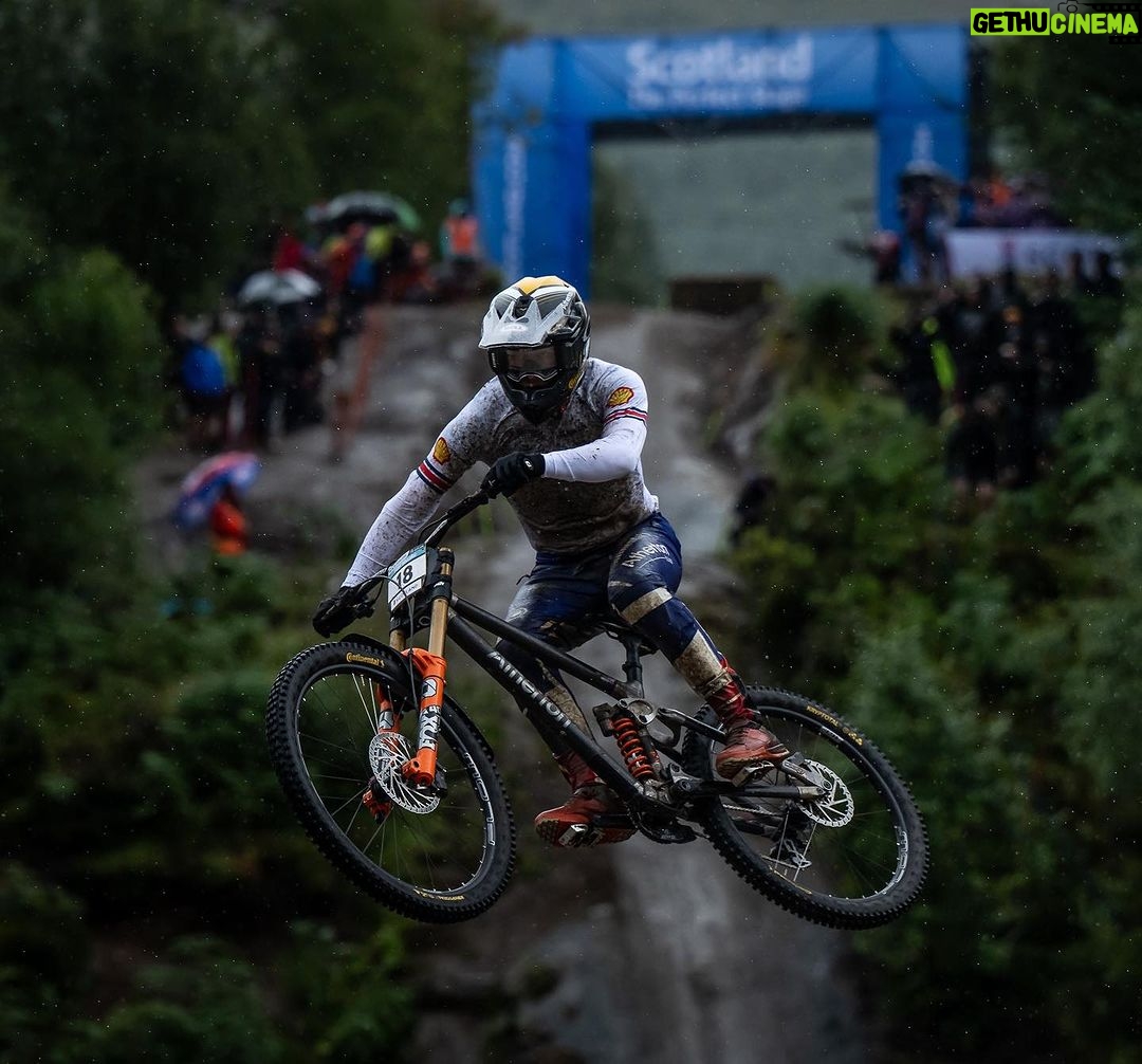 Rachel Atherton Instagram - @athertonbikes 1 & 2 🌈 Saying that will never get old!! A lot has happened in 4 years for Atherton Bikes!! 🤯🥳 More proof from the boys this weekend that these bikes are 🔥 and it means as much,if not more than any of my own wins ❤️🌈❤️ UCI World Championships