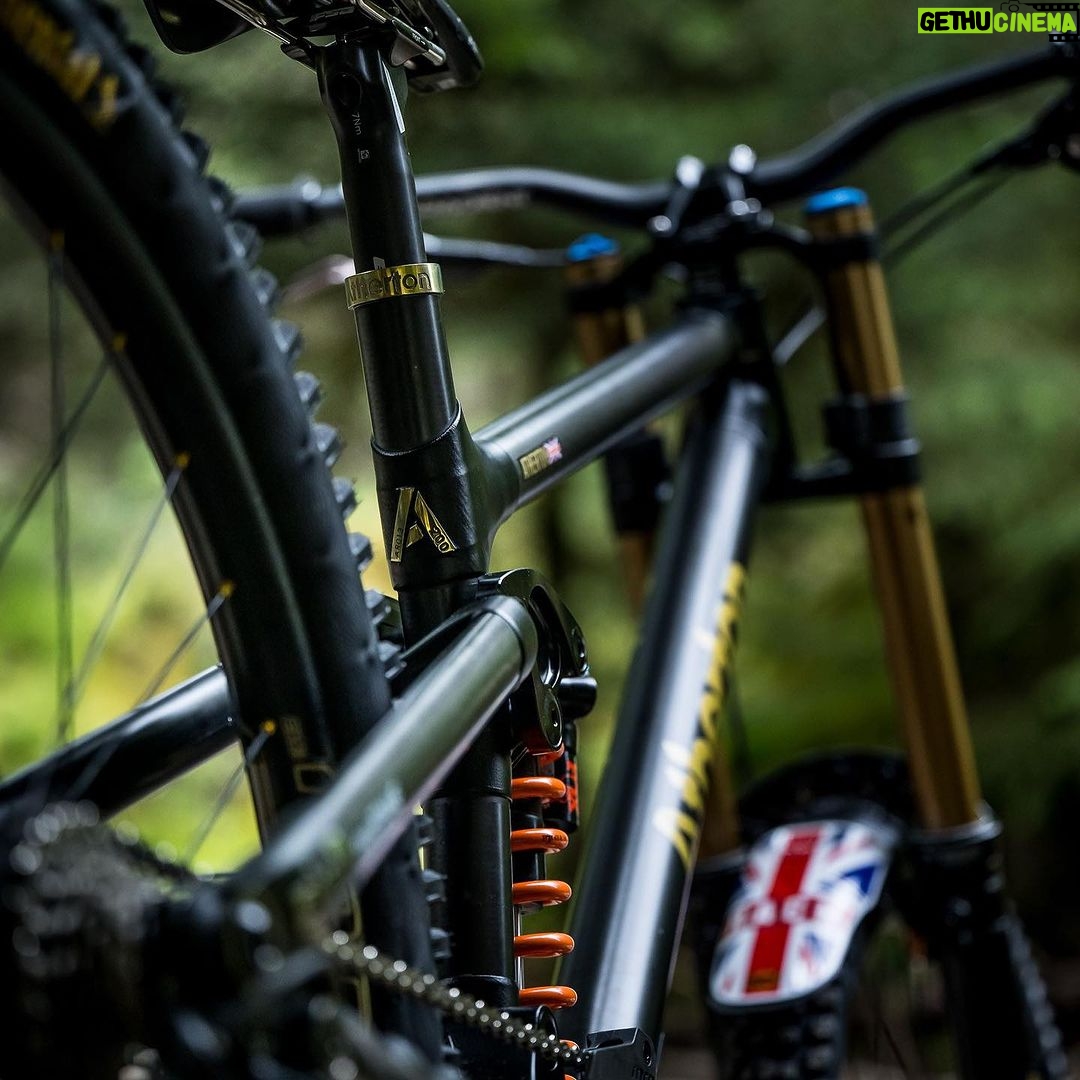 Rachel Atherton Instagram - Stealth Mode 🥷Engaged! Black & Gold, baby 🖤 HOW sick does this look?! To see the anodised gold A on this bike means so much🖤 thank you crew @athertonbikes, all of you, @athertonracing for doing this 🖤🖤🖤 🥷 My first “colour” on an atherton bike & we went gold 👌 we pour all the energy of our small team into actually making these bikes for customers & us racers, and making them damn good! so colour has taken a back seat for the first few years, this means a lot 🖤😮💨💪 @nathhughesphoto UCI World Championships