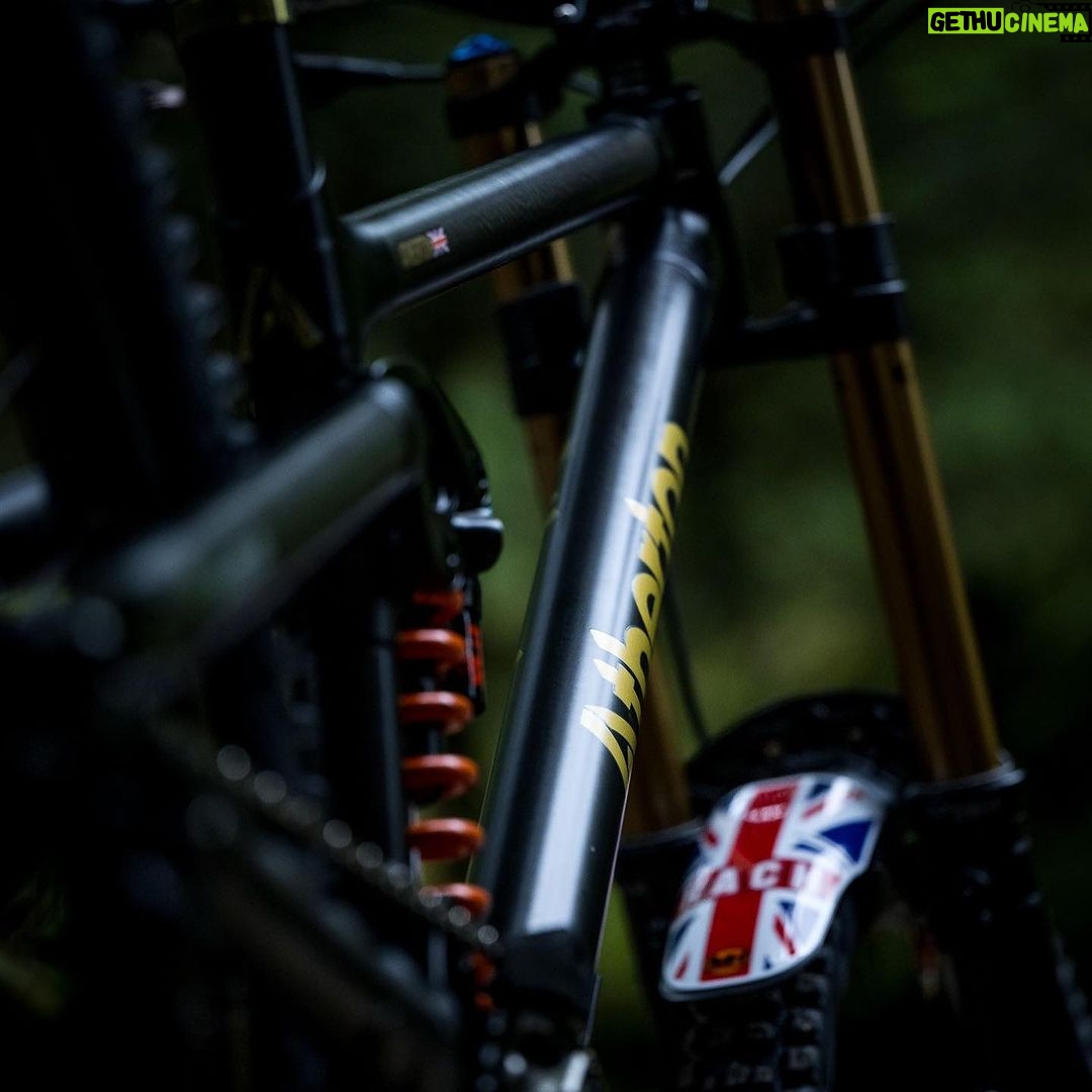 Rachel Atherton Instagram - Stealth Mode 🥷Engaged! Black & Gold, baby 🖤 HOW sick does this look?! To see the anodised gold A on this bike means so much🖤 thank you crew @athertonbikes, all of you, @athertonracing for doing this 🖤🖤🖤 🥷 My first “colour” on an atherton bike & we went gold 👌 we pour all the energy of our small team into actually making these bikes for customers & us racers, and making them damn good! so colour has taken a back seat for the first few years, this means a lot 🖤😮💨💪 @nathhughesphoto UCI World Championships