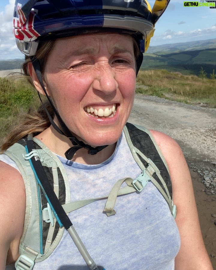 Rachel Atherton - 7.9K Likes - Recents 👌👌❤️
feeling thankful for this combined life ❤️❤️❤️ @athertonracing x @conti_mtb goes so well ❤️