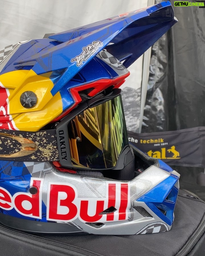 Rachel Atherton - 12.8K Likes - World Cup #2 😍 Leogang 🇦🇹
My new painted helmet is Hearts ❤️& Stars ⭐️ for arna baby becuase she loves them shapes & that racing flag within them becuase I love racing & I wanted to honour what that love for this sport has given me ❤️
I had no idea when We designed it that I would actually race again! @imagedesigncustom @bellhelmets_bike 👍
@oakleybike brought me round a present them gold goggles 😮💨😮💨🤩
After a long talk with the fam Sunday morning, we decided We may as well come to leogang to race, we’re enjoying being on the road at the races & mum & arna have gotten in the groove, we hire ebike & trailer for mum so she can get about with arna so easy ❤️❤️
I’m so grateful to @redbulluk for getting our physio out here @wp.sportsinjury it really is savage on the body this sport, and my main concern is back to back races without enough training!
Im feeling a bit strange because I don’t want any pressure, last weekend I felt so free without any pressure to win, I’ve spent my whole career feeling like I need to win, & it felt amazing without that,
& I don’t want that pressure to return, because I’m just here for a good time & to try my best & to have good feelings doing my job again 👍👍