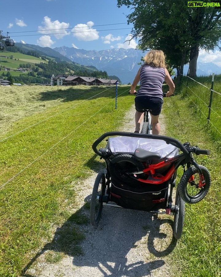 Rachel Atherton - 12.8K Likes - World Cup #2 😍 Leogang 🇦🇹
My new painted helmet is Hearts ❤️& Stars ⭐️ for arna baby becuase she loves them shapes & that racing flag within them becuase I love racing & I wanted to honour what that love for this sport has given me ❤️
I had no idea when We designed it that I would actually race again! @imagedesigncustom @bellhelmets_bike 👍
@oakleybike brought me round a present them gold goggles 😮💨😮💨🤩
After a long talk with the fam Sunday morning, we decided We may as well come to leogang to race, we’re enjoying being on the road at the races & mum & arna have gotten in the groove, we hire ebike & trailer for mum so she can get about with arna so easy ❤️❤️
I’m so grateful to @redbulluk for getting our physio out here @wp.sportsinjury it really is savage on the body this sport, and my main concern is back to back races without enough training!
Im feeling a bit strange because I don’t want any pressure, last weekend I felt so free without any pressure to win, I’ve spent my whole career feeling like I need to win, & it felt amazing without that,
& I don’t want that pressure to return, because I’m just here for a good time & to try my best & to have good feelings doing my job again 👍👍