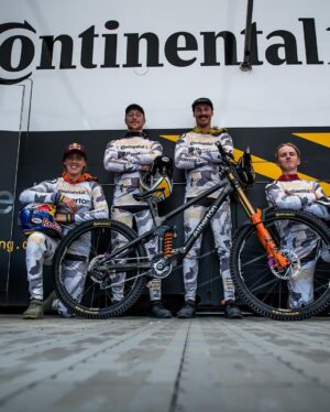 Rachel Atherton Instagram - First Race of 2023 😍 
New @enduraofficial kit ✅
Special new helmet design ✅
Track walk ✅ 
Bike rebuild ✅ 
Suspension setup ✅ 
Warm up ✅ 
 I just can’t believe I’m here really!! 
Amazing to be back with the team @athertonracing & the most amazing part is getting my bike looked after by everyone 😂 & food cooked 😍

Today was about getting ready for practice tomorrow & switching on my racer head! 
I’m so lucky my mum is here to look after arna so I can try to focus ❤️ it’s so strange switching mindsets! 

Thanks for all the love & messages, feeling nervous but remembering: safety first!! 😋 

@nathhughesphoto 🙏🏽👌
