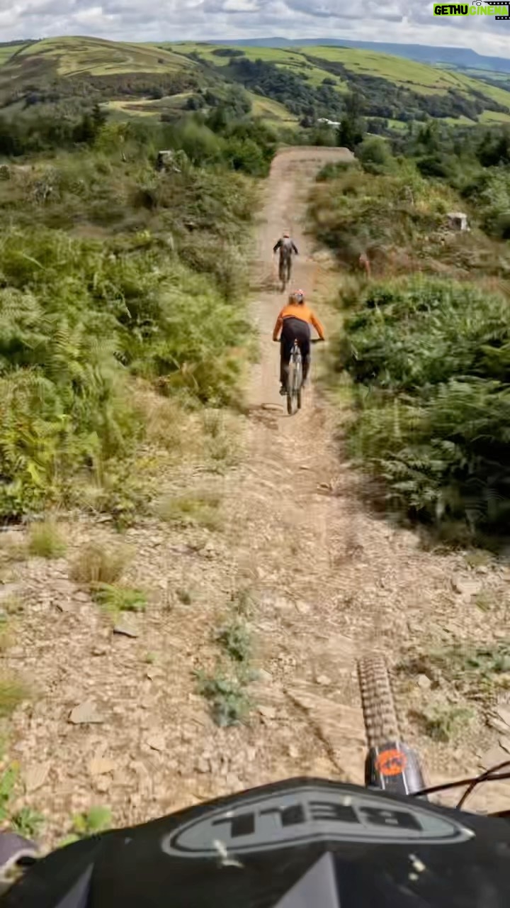 Rachel Atherton Instagram - Chillersssss 😍 good times with @brendog1 @dan_atherton 🖤🖤🖤 Few laps today @dyfibikepark , the shoulders feeling loads better but still a bit unstable in certain moves, just gonna live with it for a while & enjoy riding without the pressure ❤️🖤❤️🖤❤️🖤❤️🖤 thanks for all your advice & comments last week, it really helps me & the support of this community in tough times is always great 👍👍 @gopro #hero11black #mtb