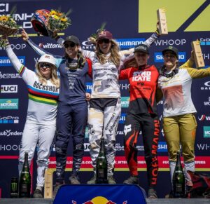 Rachel Atherton Instagram - 🤯40th World Cup win baby! What the actual heck!!!! 

Feels so surreal, it just won’t sink in, it feels like a dream! 
⭐️❤️⭐️❤️⭐️❤️

Such a Massive team effort to make this race, let alone to win! 
Thanks to everyone for helping me  @athertonracing @ mum @alanmilway @athertonbikes 
@conti_mtb @redbull 

#mumsrule #40 #ucimtbworldcup

@nathhughesphoto photos