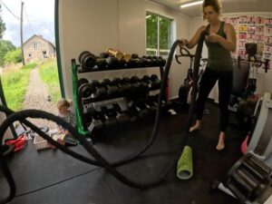 Rachel Atherton Instagram - Tryna get these arms ready for Fort William!! 😬 
Arna baby being so good & helping 🥰🥰 
One day JUST as I started my session she woke up from her nap in the car so I bundled her in the pram w/ snacks & she actually enjoyed watching & wanted to do it too! 🥰
 @gopro capturing these special memories ❤️❤️