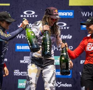 Rachel Atherton Instagram - 🤯40th World Cup win baby! What the actual heck!!!! 

Feels so surreal, it just won’t sink in, it feels like a dream! 
⭐️❤️⭐️❤️⭐️❤️

Such a Massive team effort to make this race, let alone to win! 
Thanks to everyone for helping me  @athertonracing @ mum @alanmilway @athertonbikes 
@conti_mtb @redbull 

#mumsrule #40 #ucimtbworldcup

@nathhughesphoto photos