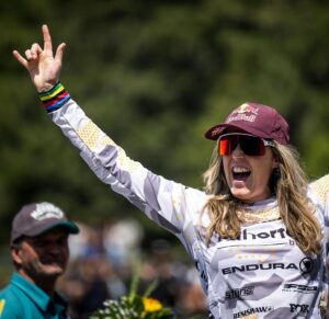 Rachel Atherton Instagram - 🤯40th World Cup win baby! What the actual heck!!!! 

Feels so surreal, it just won’t sink in, it feels like a dream! 
⭐️❤️⭐️❤️⭐️❤️

Such a Massive team effort to make this race, let alone to win! 
Thanks to everyone for helping me  @athertonracing @ mum @alanmilway @athertonbikes 
@conti_mtb @redbull 

#mumsrule #40 #ucimtbworldcup

@nathhughesphoto photos