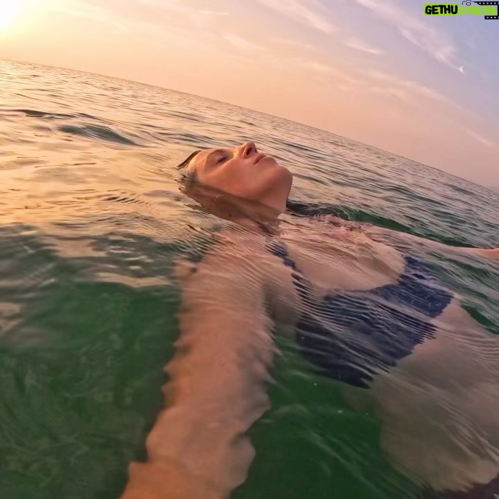 Rachel Atherton Instagram - ❤️floating, stillness, waves with my girl. ❤️❤️❤️ @gopro @goprouk @visitwales