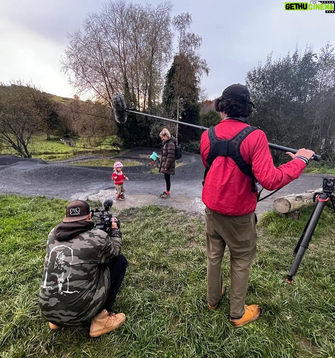 Rachel Atherton Instagram - 2 days filming with @redbullbike for Race Tapes series2…. Felt Pretty strange to suddenly switch back on my “world cup” racer brain after a few months out of the loop! 🤪 I’m so grateful to be able to tell my personal mum story….. even if it is super hard to juggle it all, mums can do anything we WANT to do, that is the KEY I have realised the last 2 years…. What do you WANT to do… not feel pressured or expected to do. Listen to your instincts, always! ❤️❤️❤️🌈🌈🌈 Thanks @moonhead_media @boomboxgroup @clayporter @louiscitadelle @redbullbike for being chill 👌 Machynlleth