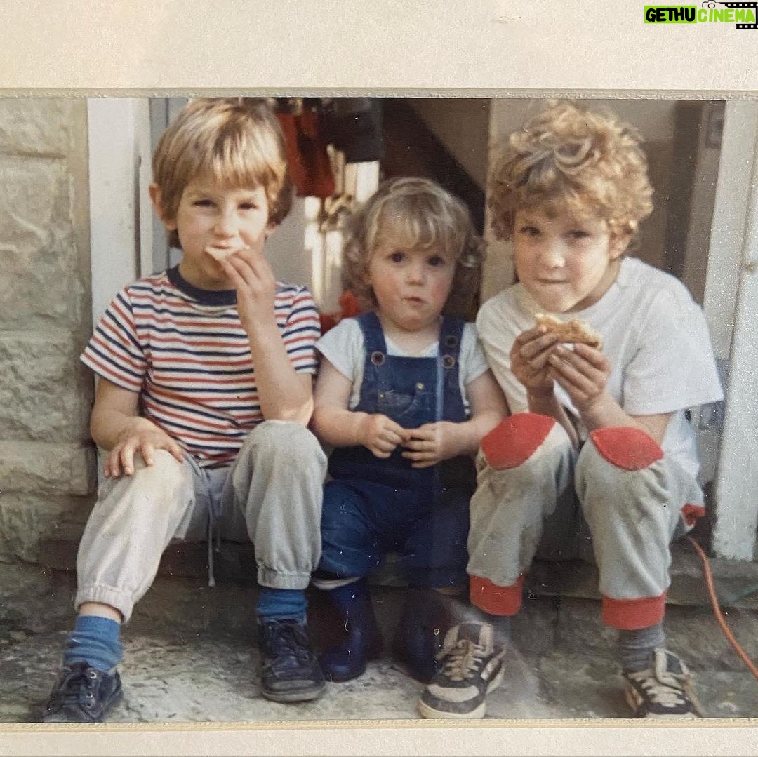 Rachel Atherton Instagram - Last week on our trikes 🛺 @dan_atherton @gee_atherton & myself 😅😅💗💗💗 thanks mum 🥰