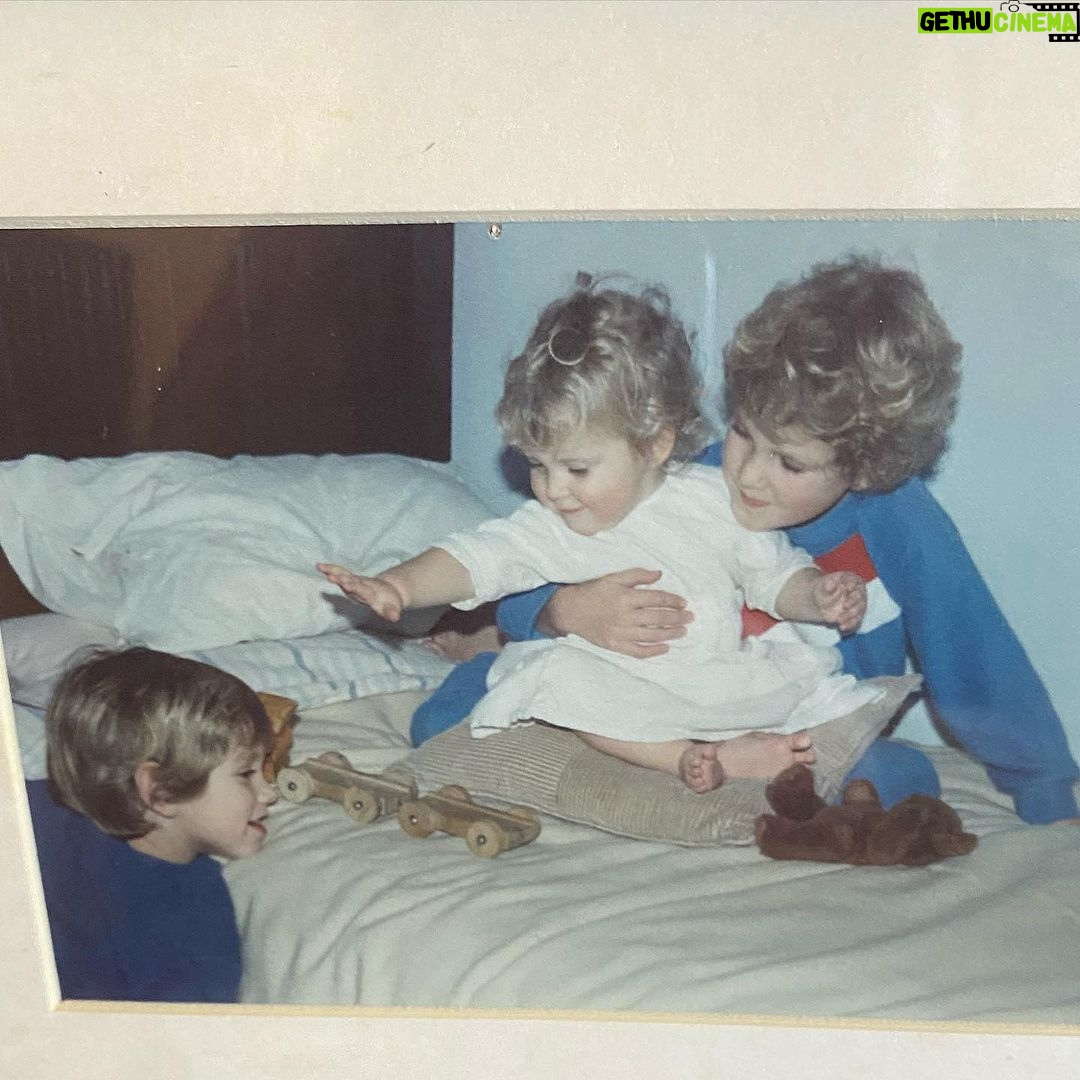 Rachel Atherton Instagram - Last week on our trikes 🛺 @dan_atherton @gee_atherton & myself 😅😅💗💗💗 thanks mum 🥰