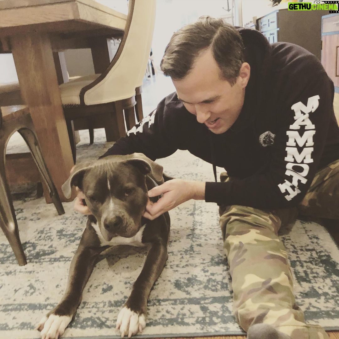 Rachel Nichols Instagram - I’m trying to play “hard-to-get”, but I can never leave uncle @oceanparkpictures when he’s giving me “all the attentions”.