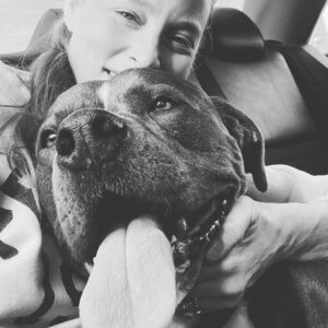 Rachel Nichols Instagram - Just a girl and her dog in an Über…trying new things!