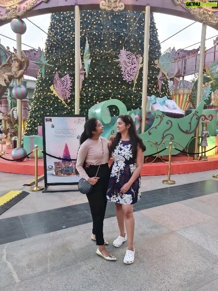 Radhika Preeti Instagram - When " Partha met Saravana "...π @ramya_rajasegaran my sunshine πβ€οΈπ§Ώ #ratturadz #friendship #enmachi #nanbane #enfriendapolayaarumachan #radhi #radhikapreethi #rp Bangalore, India