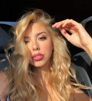 Raelynn Harper Instagram - headed to the airport🦁