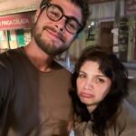 Rafael Vitti Instagram - Liga aí a Tv, que hoje tem Hélio conhecendo a Petra em Terra e Paixão. Fotinha do dia que gravamos a cena. ✨ @ozoriodebora Estúdios Globo