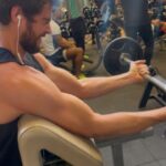 Rafael Vitti Instagram - Só na força do louvor mesmo!! Sexto exercício de braço e os músculos já falecidos. Até a falha Joãozinnnn, me ajudaaaa caraaai 🥵😂😂