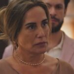 Rafael Vitti Instagram - #TERRAEPAIXÃO 📺 Petra decide contar a Antônio que irá se casar com Hélio, mas Irene chega com tudo para revelar o grande segredo: “Ele é filho da Agatha, e tudo isso é um golpe, minha filha”. 😱🔥