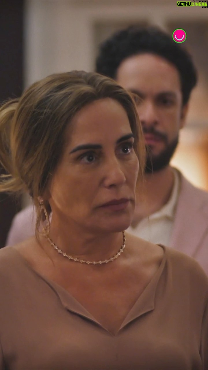 Rafael Vitti Instagram - #TERRAEPAIXÃO 📺 Petra decide contar a Antônio que irá se casar com Hélio, mas Irene chega com tudo para revelar o grande segredo: “Ele é filho da Agatha, e tudo isso é um golpe, minha filha”. 😱🔥