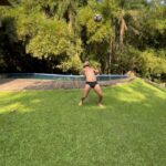 Rafael Vitti Instagram - A gente tenta!! @montaleone ☀️⚽️