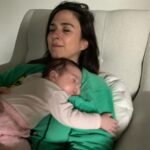 Rafael Vitti Instagram - Tem uma história que merece um estouro de champanhe: a história da caca e da mamãe. Mamãe tata adora fazer piada. E pode ter certeza, ela é a mais Engraçada mamãe traz alegria e Conta mil histórias, Inventa personagens Criando lindas memórias. Ela cuida de você desde pequenina. Vou te contar um segredo: A mamãe é uma super-heroína Ela vai sempre te amar e proteger por que a Mamãe é forte e corajosa assim como Você. Ela foi seu primeiro lar, sua primeira morada Foi Na barriga da mamãe que você começou sua jornada. Mamãe se preocupa pra que não te falte nada nessa vida nao se esqueça: a mamãe é sua melhor amiga. meninas poderosas, é assim que vai ser: Girl Power, as garotas no poder! Saiba que você tem um colo quentinho onde pode se proteger, se aninhar e ganhar carinho. O melhor colo do mundo!! O colo que é ninho, Colinho de mamãe. Saiba que ela vai te escutar com amor e atenção, e quando precisar de um abraço : É só juntar coração com coração. a mamãe é generosa e por você , até pintaria o céu todinho de rosa. Mamãe é muito inteligente vai te ensinar sobre tudo. Te levar pra passear e conhecer o mundo. Muita sorte ter essa mamãe!! É por isso que essa história merece um estouro de champanhe. Papai ama vocês duas do tamanho do universo. Feliz dia das Mães ♥️