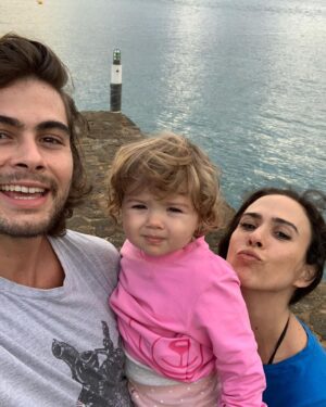 Rafael Vitti Instagram - 30 anos com carinha de 25. 😂😂 
Te amo meu amor da minha vida. 
Feliz aniversário!!! Que possamos viver muitos e muitos anos de alegrias e vitórias juntos. Desejo tudo que há de melhor nesse mundo pra tu , minha gatona. 
Não Fica bolada com as imagens que eu escolhi pra esse post, pq quem ama posta e é isso que importa. 🫶🏼♥️ #AniverDoMozão #40daTata