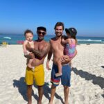 Rafael Vitti Instagram - Ontem tivemos uma manhã incrível!! Água cristalina, solzinho gostoso, acompanhado da minha filhota. Ainda ajudou a passar parafina na prancha que o @pitasi_igor me emprestou pra essa queda ♥️ Obrigado meu brother!! Foi demais esse encontro! Fotos de surf : @claudio_monteiro50 Posto 3,5 - Praia da Barra