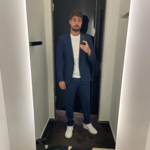 Rafael Vitti Instagram - Tava na dúvida e pedi ajuda pra Tata… não entendi se era pra levar o branco ou não. 🤔🤔
